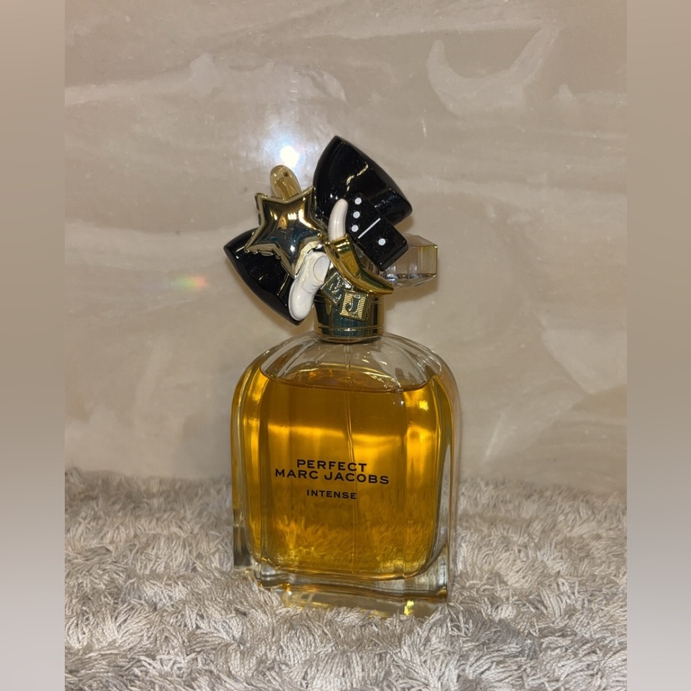 Marc Jacobs Perfect Intense with Black and Gold Accents